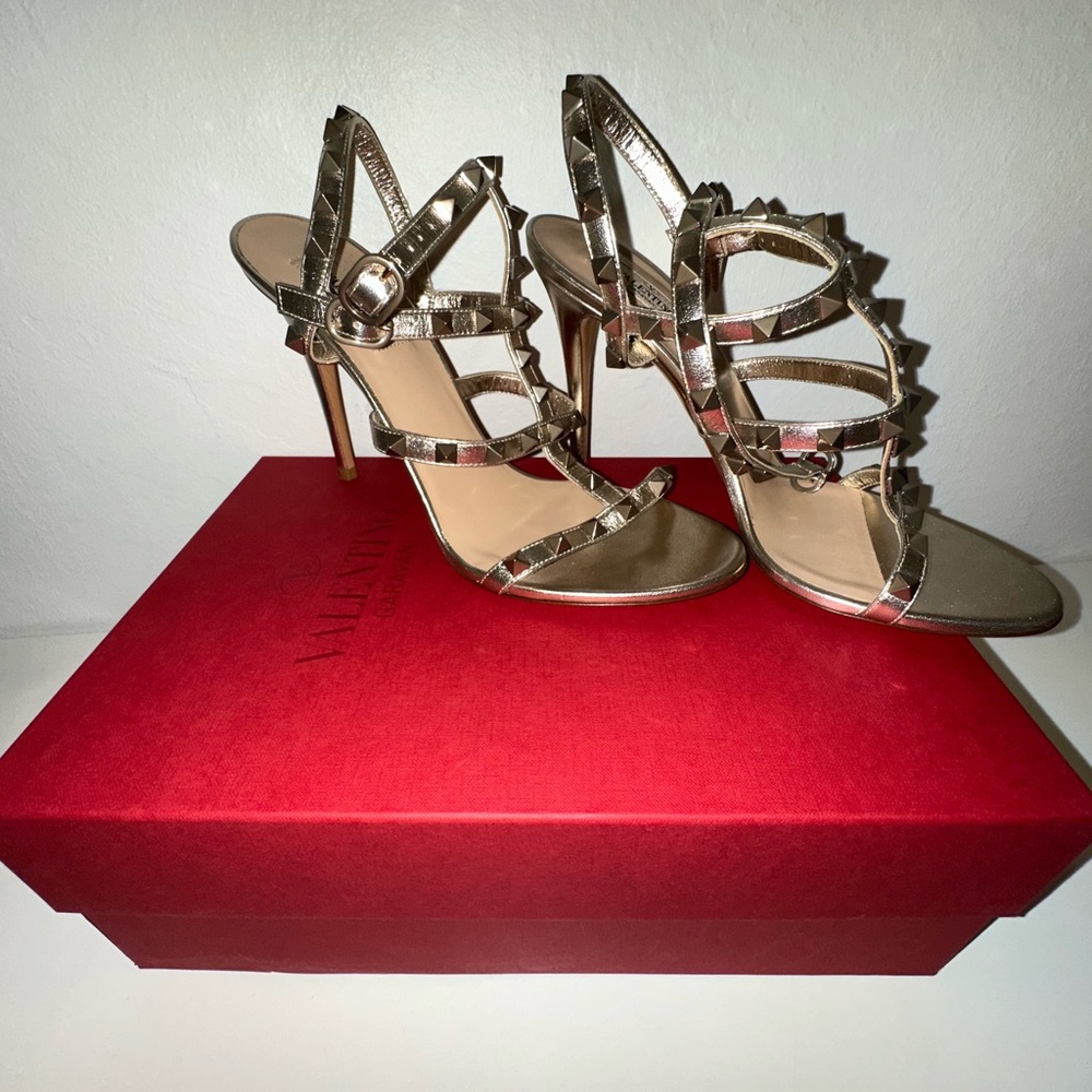 NEVER WORN Rose gold Valentino Heels